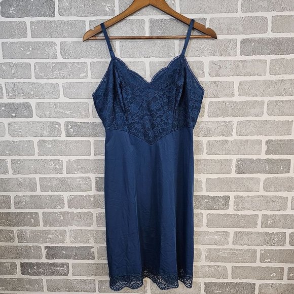 Vintage Vanity Fair Full Slip Women 36 Navy Nylon Lace Bodice Trim Lingerie 50's - Picture 1 of 9